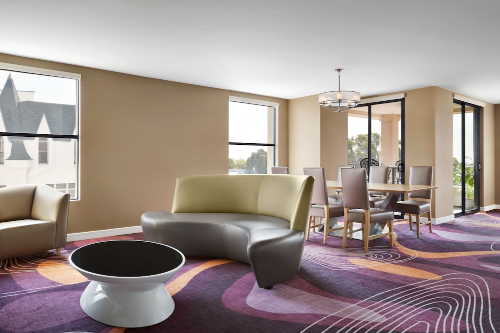 Pasadena Hotel & Pool - photo 17
