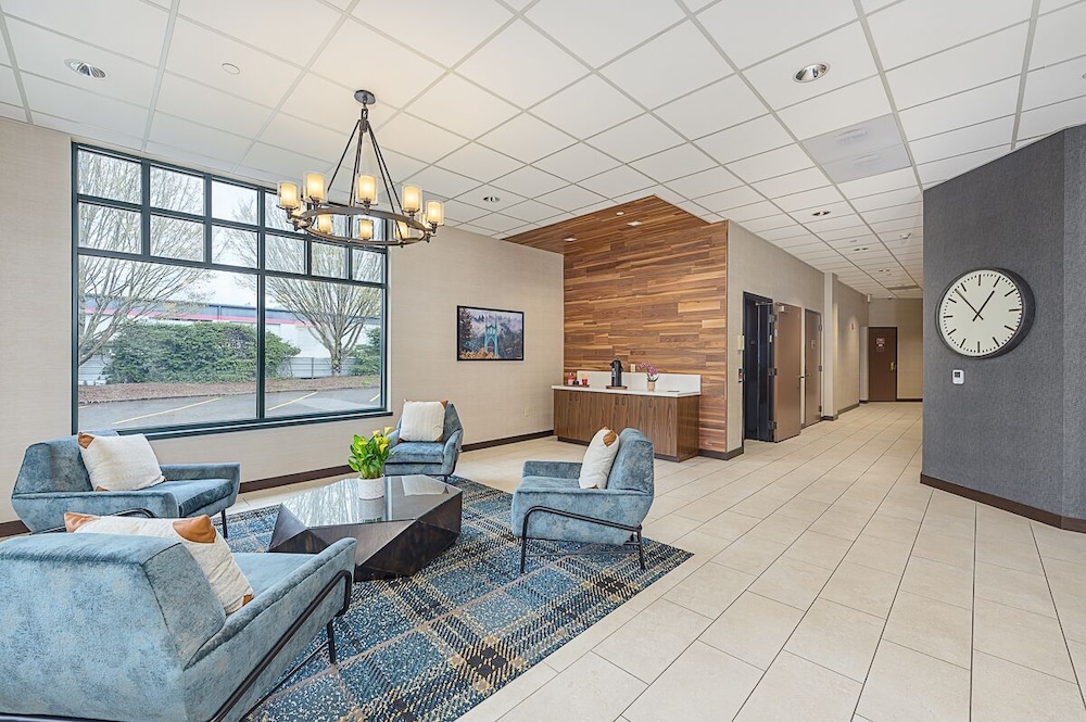 Portlander Inn and Marketplace - photo 3