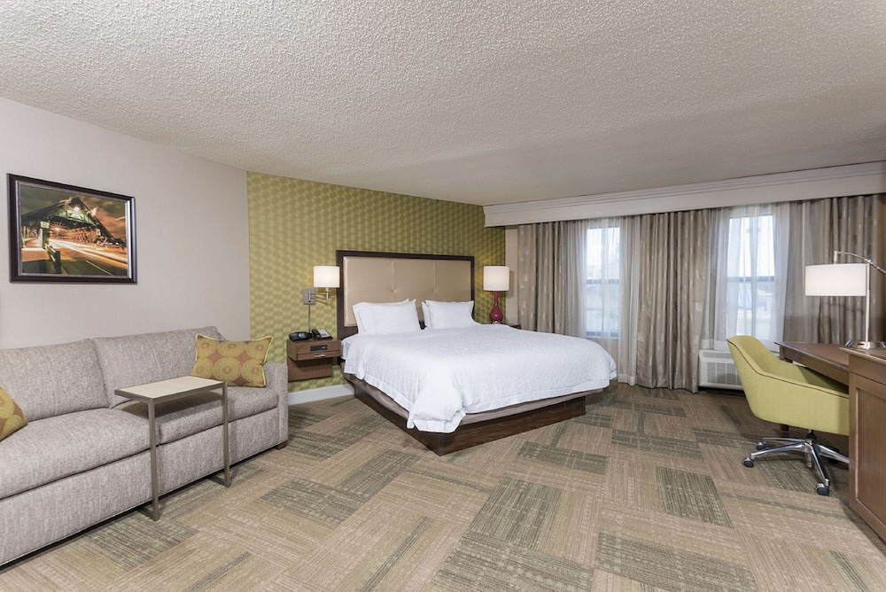 Hampton Inn Mt. Pleasant - photo 13