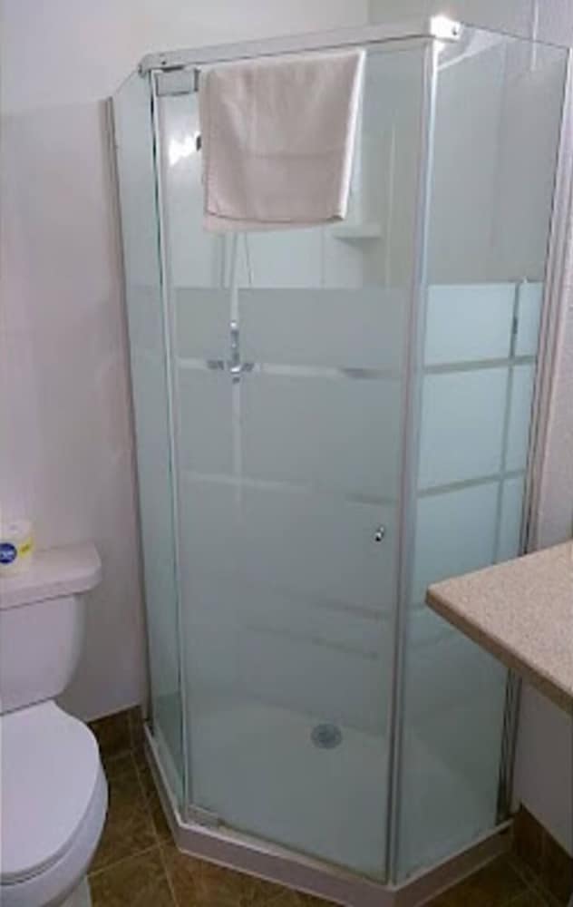 Colonial Inn Extended Stay By OYO New Ulm - photo 13