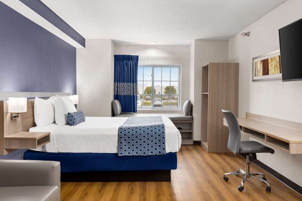Microtel Inn & Suites by Wyndham Lincoln - photo 11