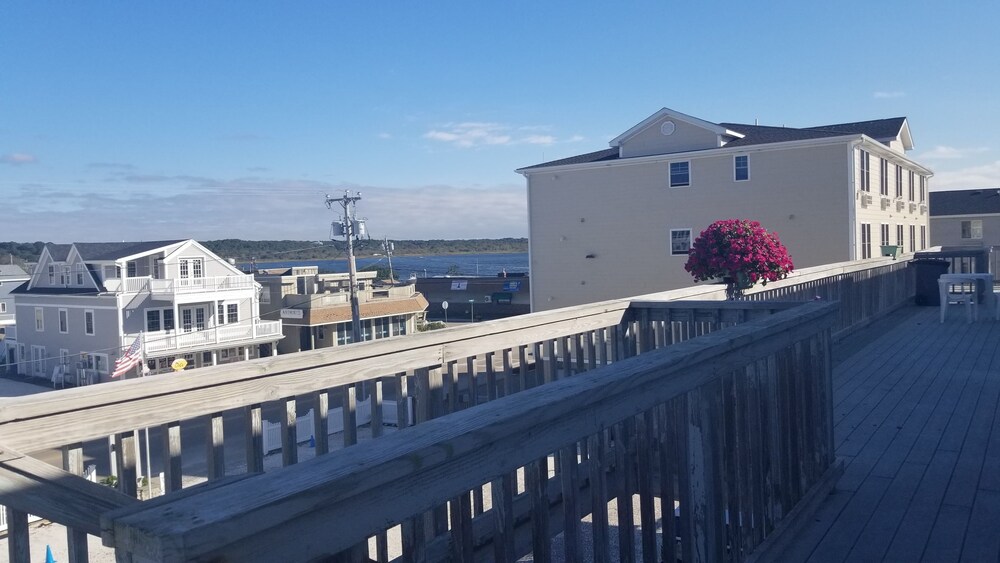 Sandcastle Beachfront Inn - photo 18