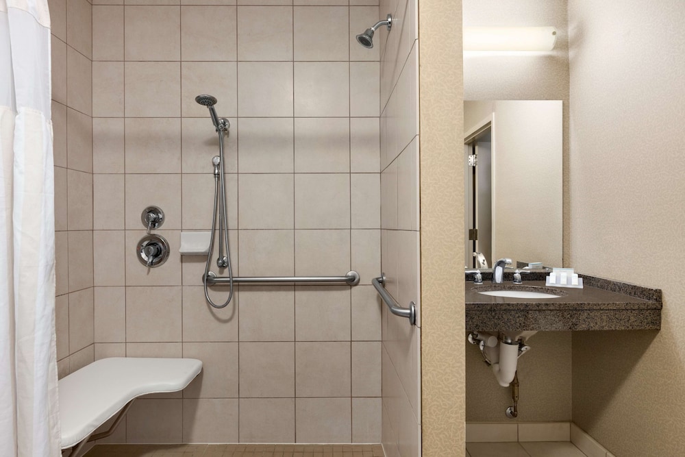 Hilton Garden Inn Dulles North - photo 16