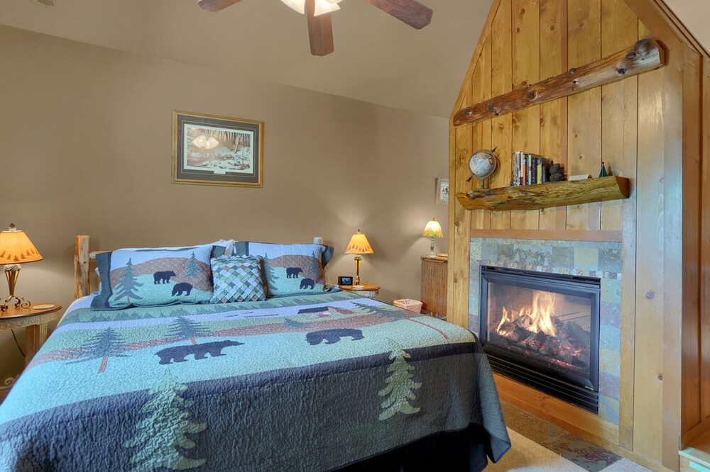 Pikes Peak Guest Cabin at Rocky Mountain Lodge - photo 6
