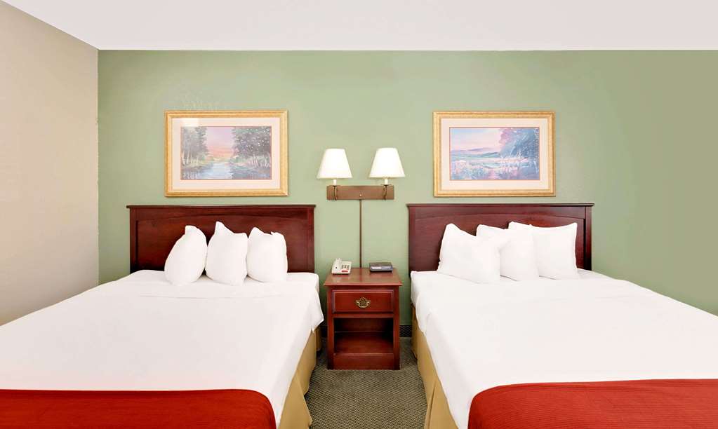 Baymont by Wyndham Keokuk - photo 10