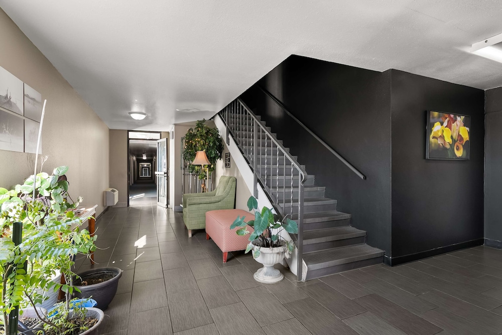 Americas Best Value Inn Lincoln Airport - photo 4