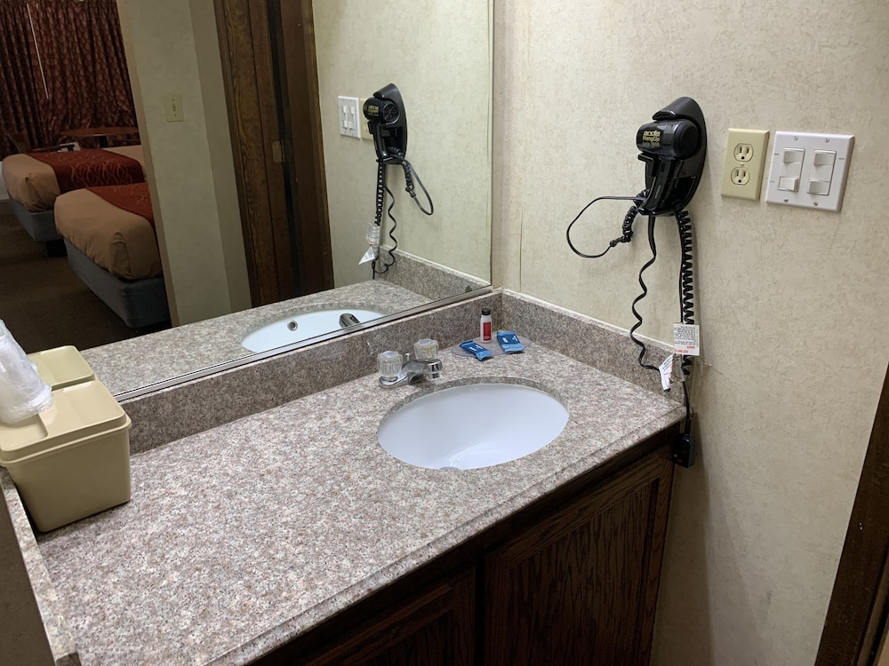 Coachman's Inn Motel - photo 19