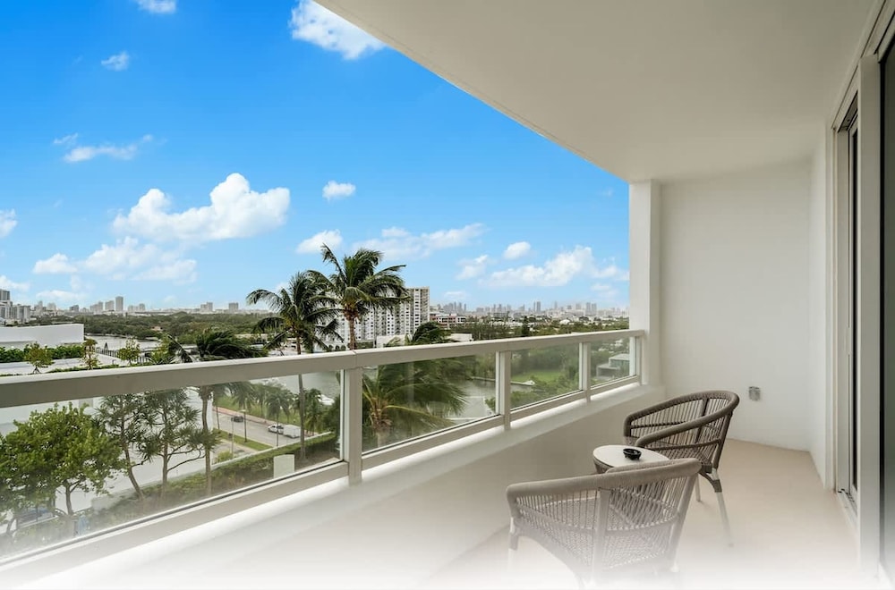 Fontainebleau Miami Beach Private Luxury Suites - photo 470