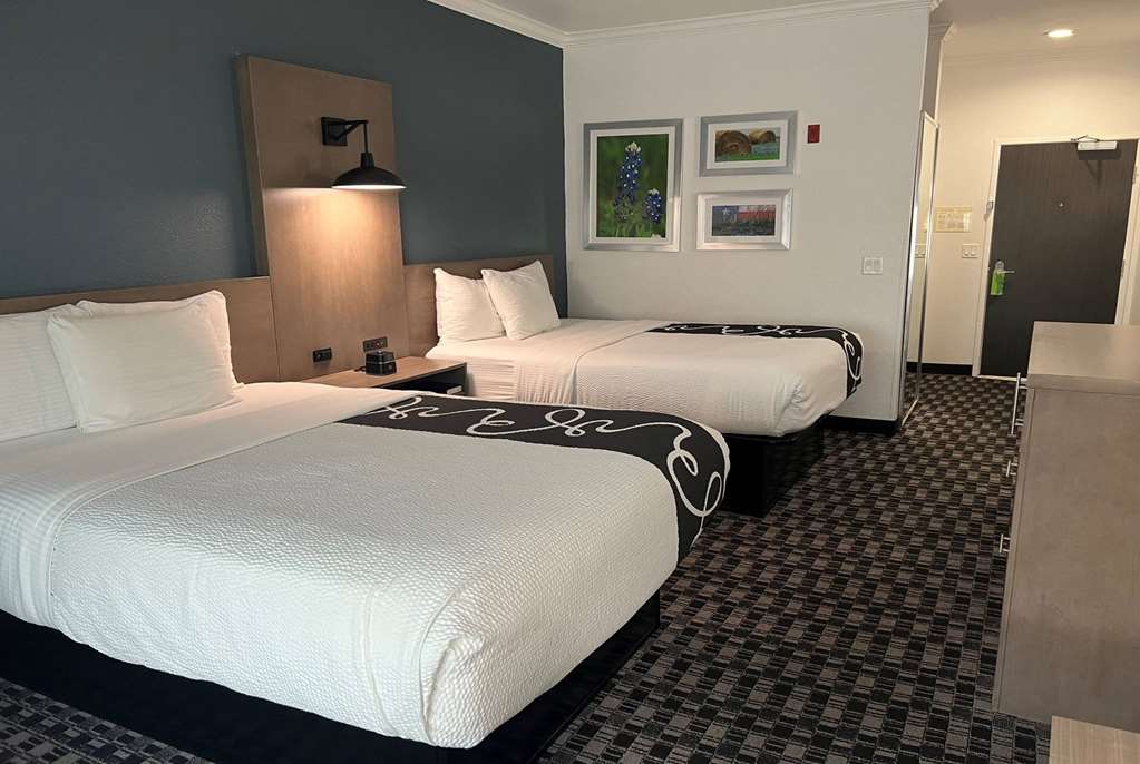 La Quinta Inn & Suites by Wyndham Dalhart - photo 51