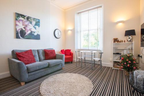 Cosy Flat in Victorian Villa Parking & Garden — 4-Star Luxury Hotel in Torquay, United Kingdom