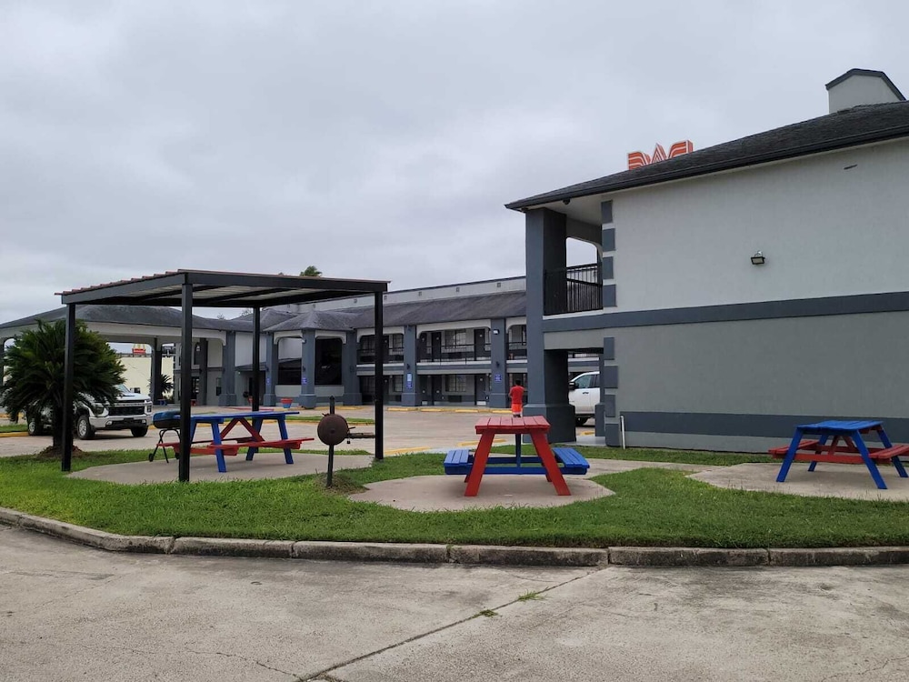 Texas Inn & Suites Raymondville - photo 70