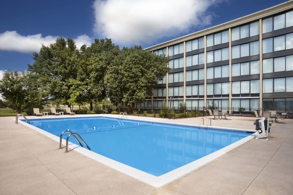 Four Points by Sheraton Kansas City Airport - photo 24