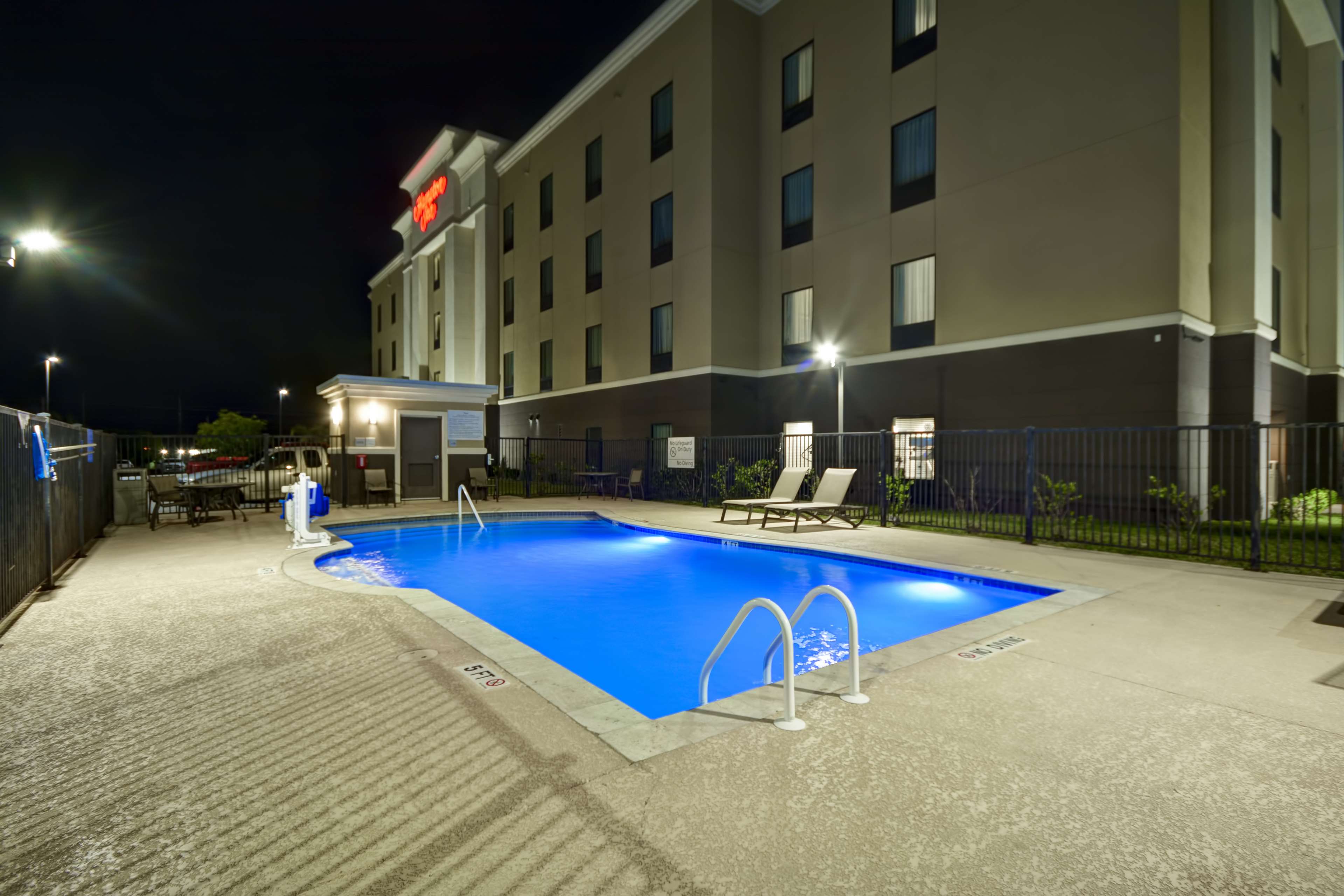 Hampton Inn Kenedy - photo 9