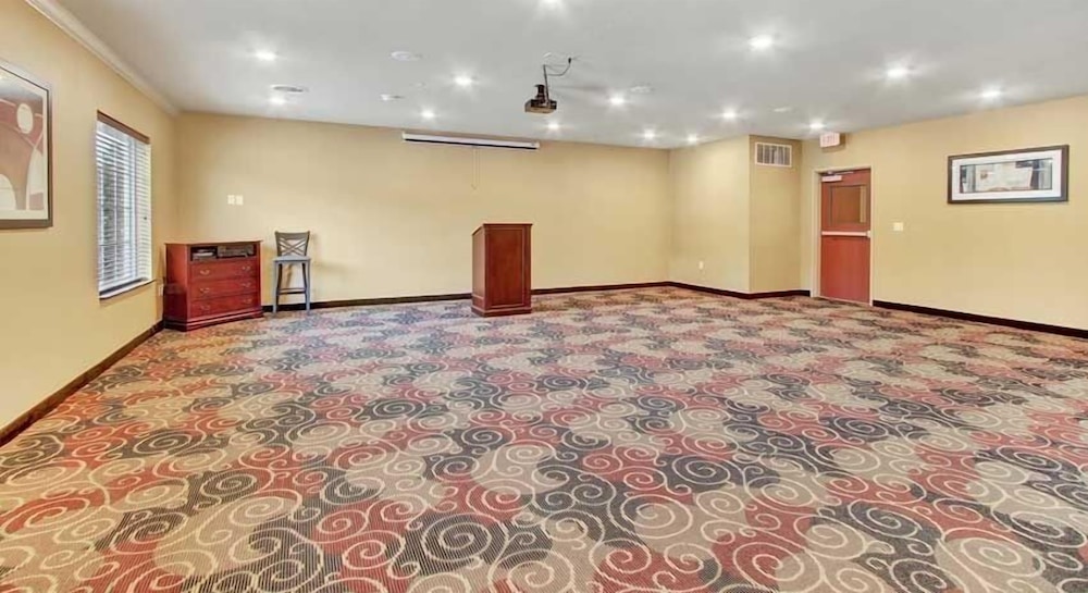 Cobblestone Hotel & Suites Waynesboro - photo 54