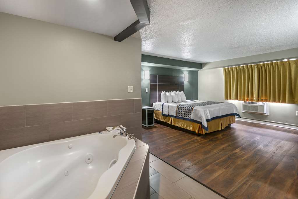 Rodeway Inn Bristol near Sesame Place - photo 8