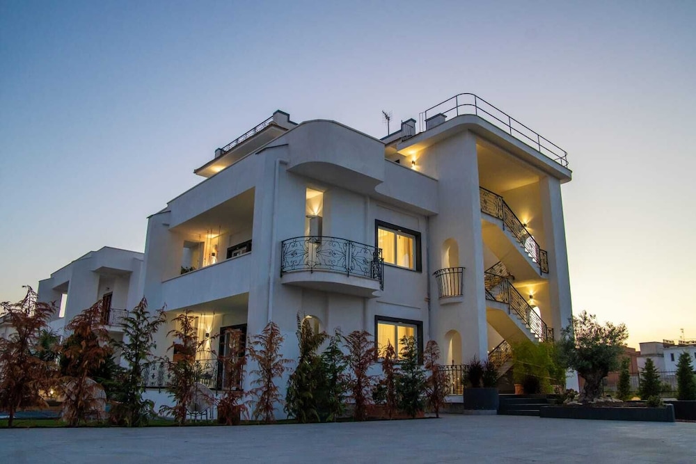 Viroga suite apartments — 4-Star Luxury Hotel in Castel Volturno, Italy