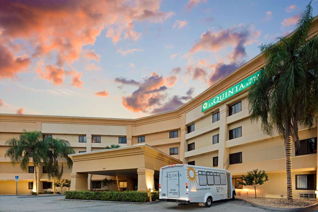 La Quinta Inn & Suites by Wyndham Miami Airport East - photo 7