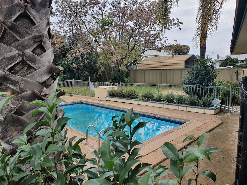The Aston Motel Tamworth - carbon neutral hotel in Tamworth