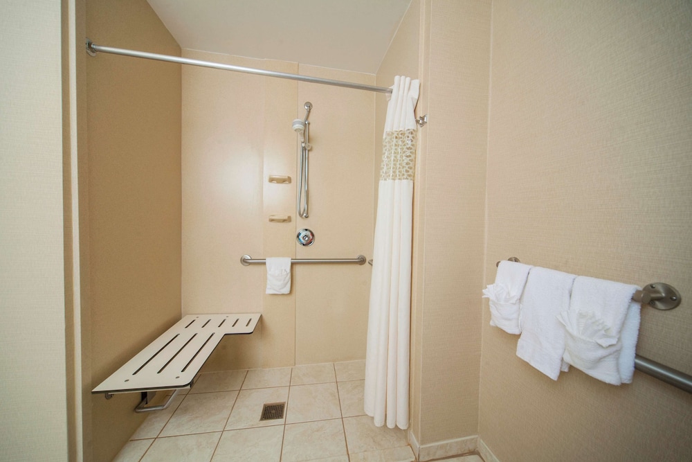 Hampton Inn & Suites Valdosta Conference Center - photo 38