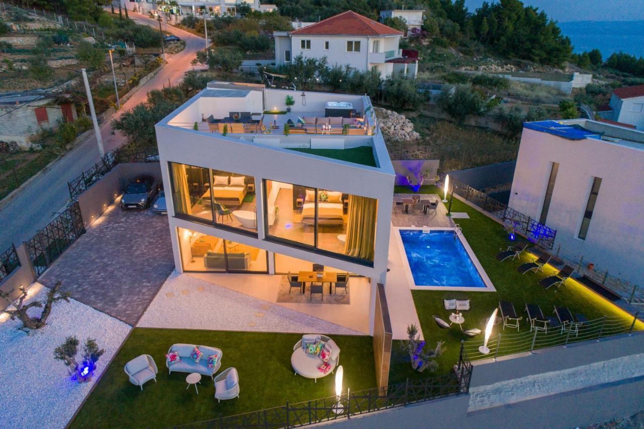 Luxury Villa Una Split — 4-Star Luxury Hotel in Podstrana, Croatia