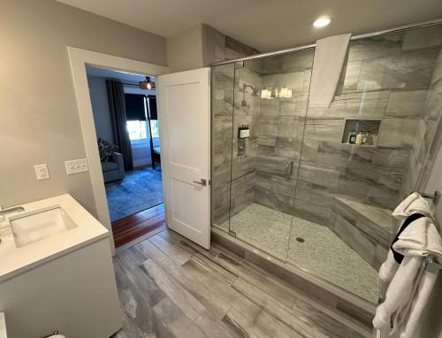 Entire Modern 7 Unit 7 Bath Boutique Inn - photo 7