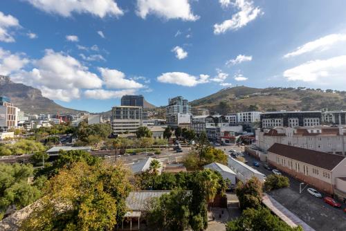 Trendy Loft Apartment near the Waterfront and CBD — 4-Star Luxury Hotel in Cape Town, South Africa