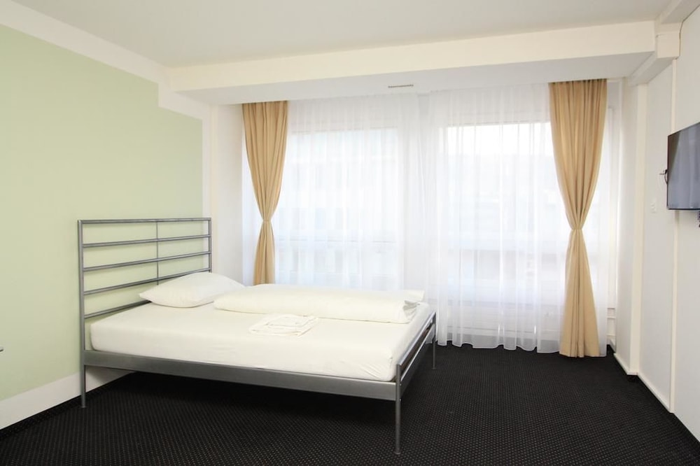 Primestay Self Check In Hotel Altstetten — Zurich