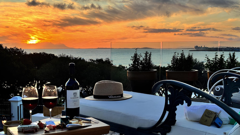 Manor on the Bay — 4-Star Luxury Hotel in Cape Town, South Africa
