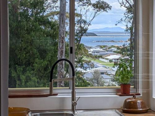 Seascape Studio - carbon neutral hotel in Tomakin