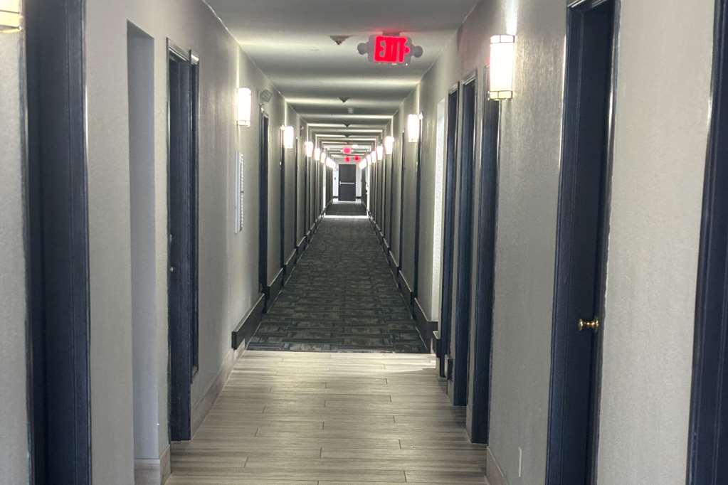 Quality Inn & Suites at Airport Blvd I 65 - photo 13