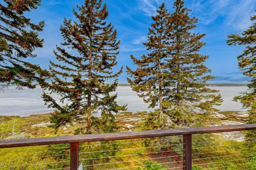 Maddock Cove Cabin — 4-Star Luxury Hotel in Southport, United States