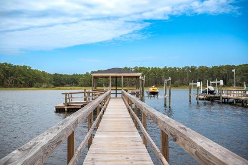 Waterway Haven by Oak Island Accommodations - photo 17
