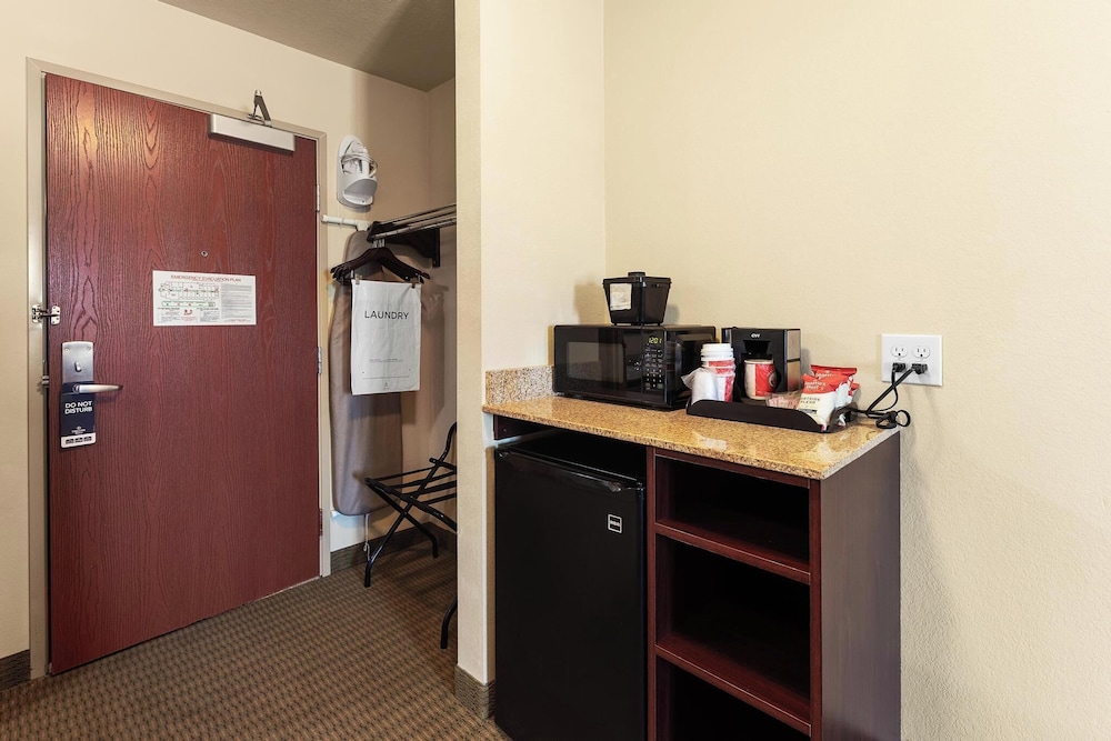 Cobblestone Hotel & Suites Knoxville - photo 8
