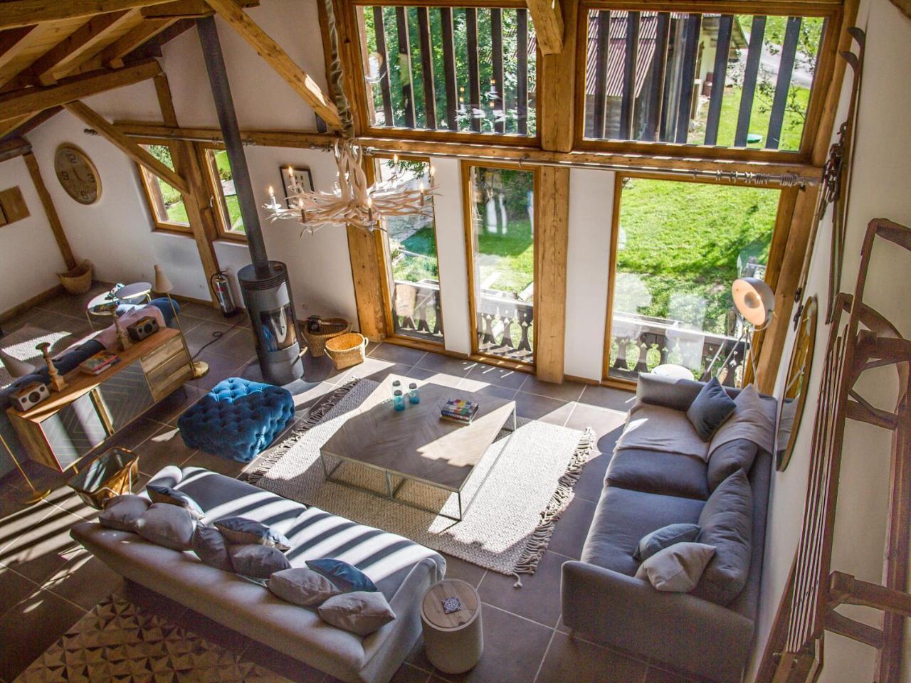 Ferme Liberté stunning comfortable & modern sleeps 14 private mini van in Les Gets, France