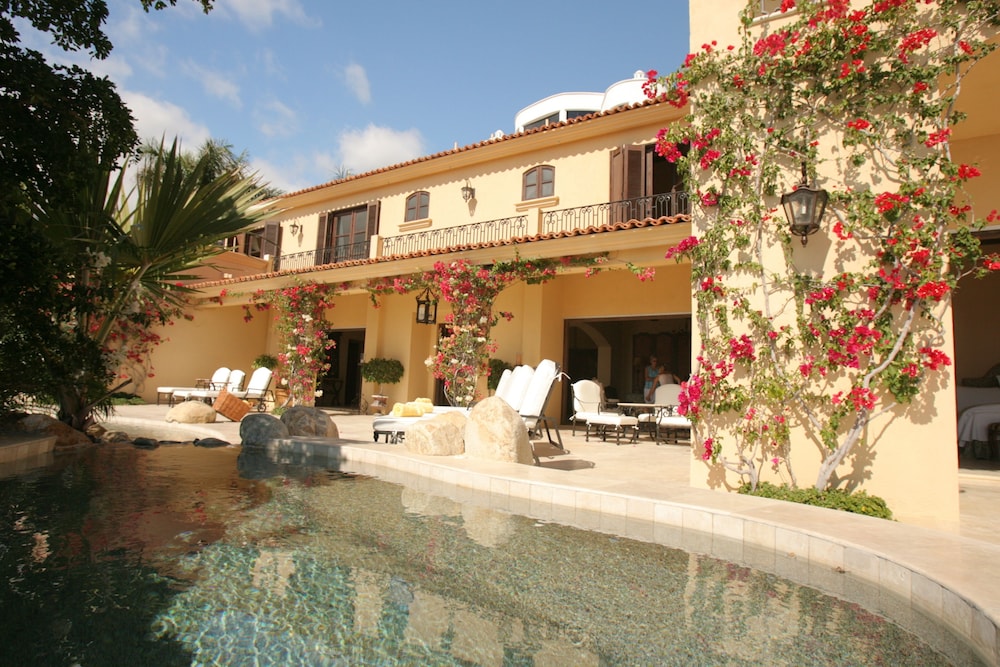 Casa Luca — 4-Star Luxury Hotel in Cabo San Lucas, Mexico