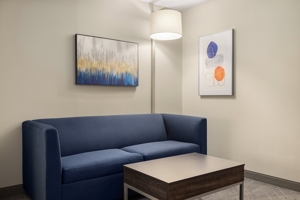 Holiday Inn Express Fayetteville Fort Bragg by IHG - photo 6