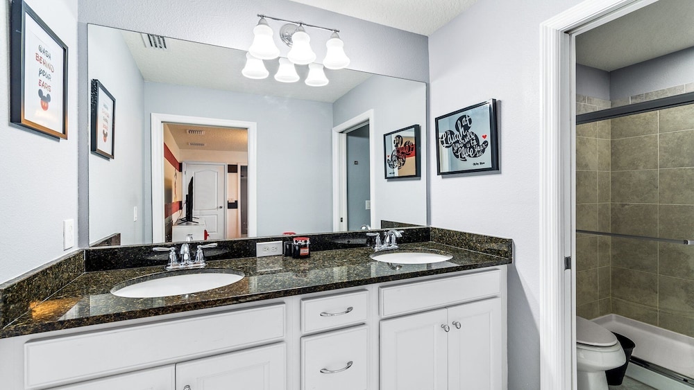 Family friendly Oasis With Game Room & Pool - photo 23