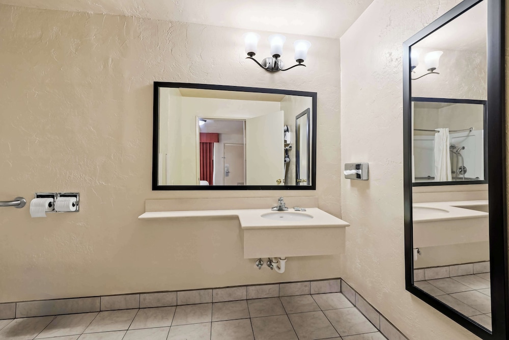 Surestay Hotel By Best Western Blythe - photo 38