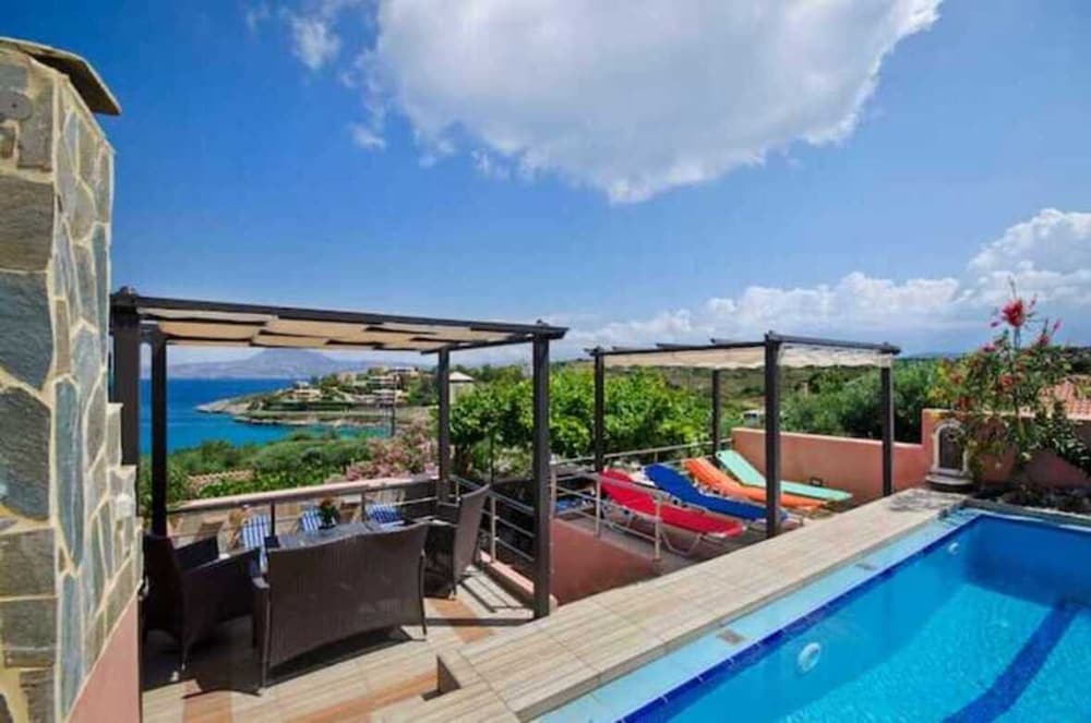 Villa Smaro — 4-Star Luxury Hotel in Chania, Greece