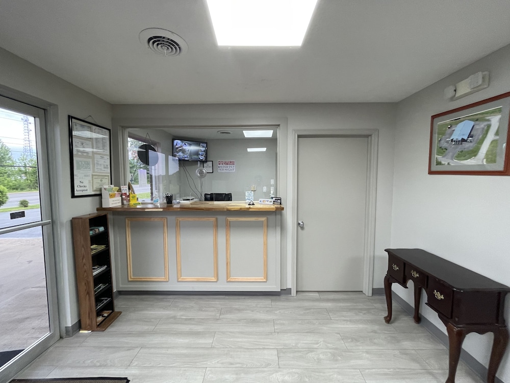 Embassy Inn - photo 3