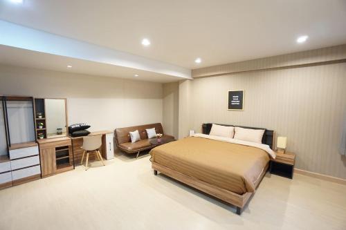 Maruay Living Apartment — 4-Star Luxury Hotel in Bangkok, Thailand