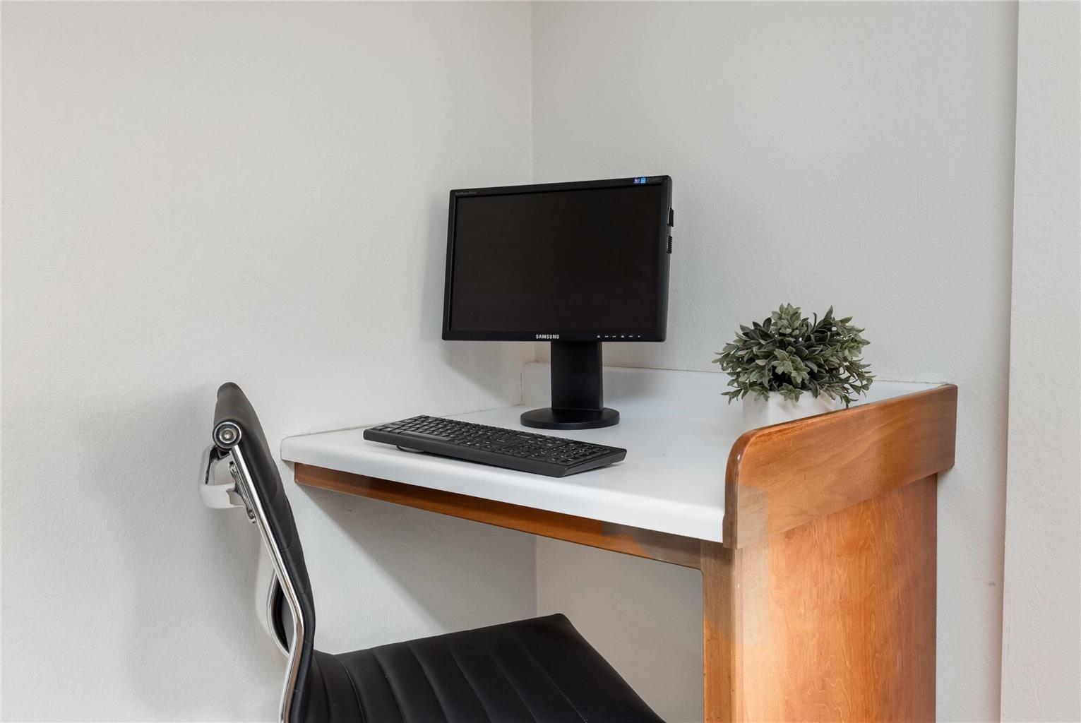 Howard Johnson Hotel & Suites by Wyndham Oacoma - photo 33