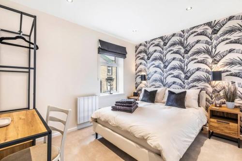 'The Cobbles' central stylish garden views