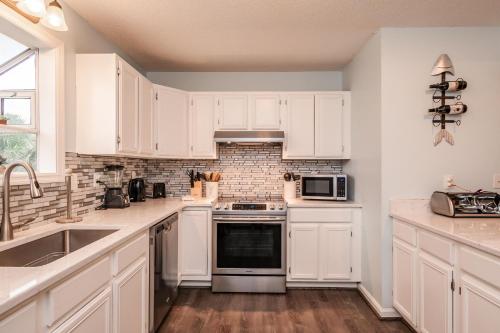 La Isla Bonita by Oak Island Accommodations - photo 47