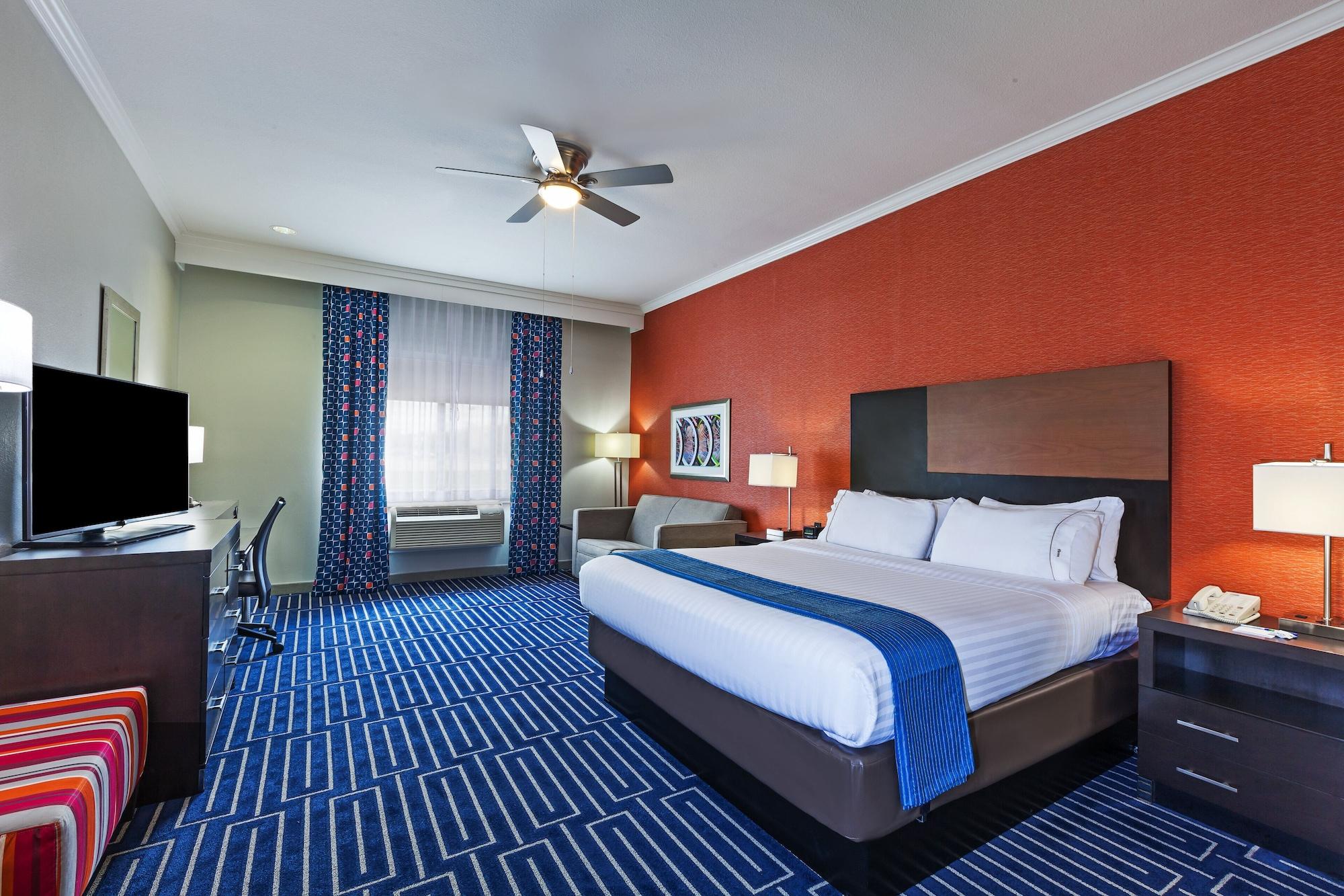 Holiday Inn Express & Suites Houston East by IHG - photo 3