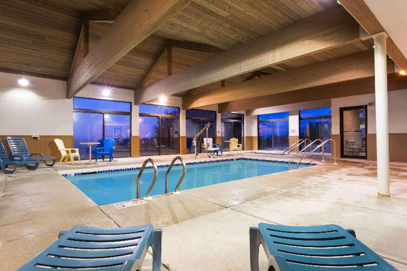 Days Inn by Wyndham Johnson Creek - photo 21