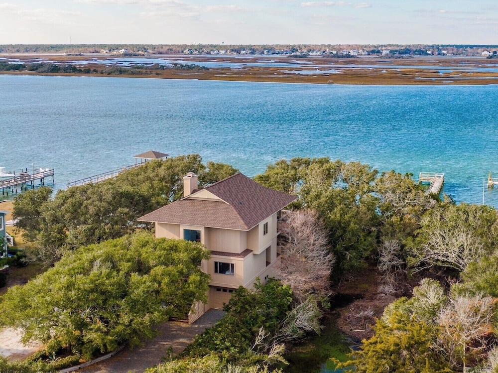 Nicholson Oaks in Santa Cruz, United States