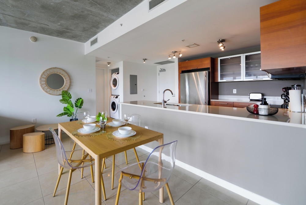 Lovely CondoPool & Parking at Midblock — 4-Star Luxury Hotel in Miami, United States