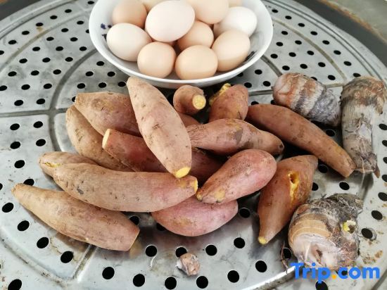 Floral Hotel Niaoqingshan in Deqing, People's Republic of China