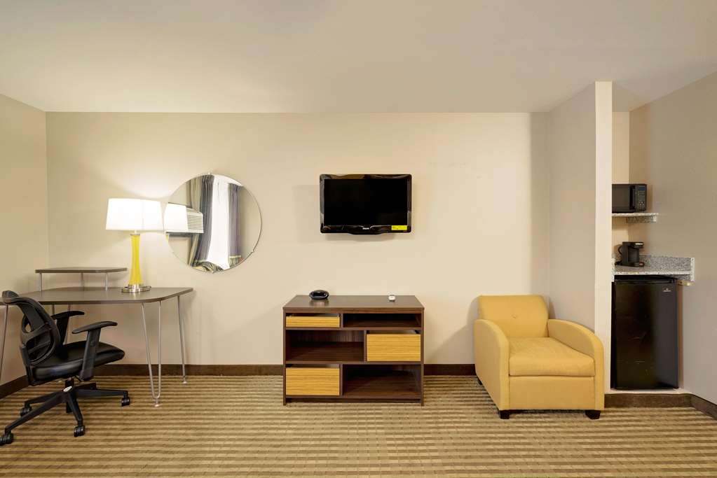 Super 8 by Wyndham Lexington Hamburg Area - photo 21